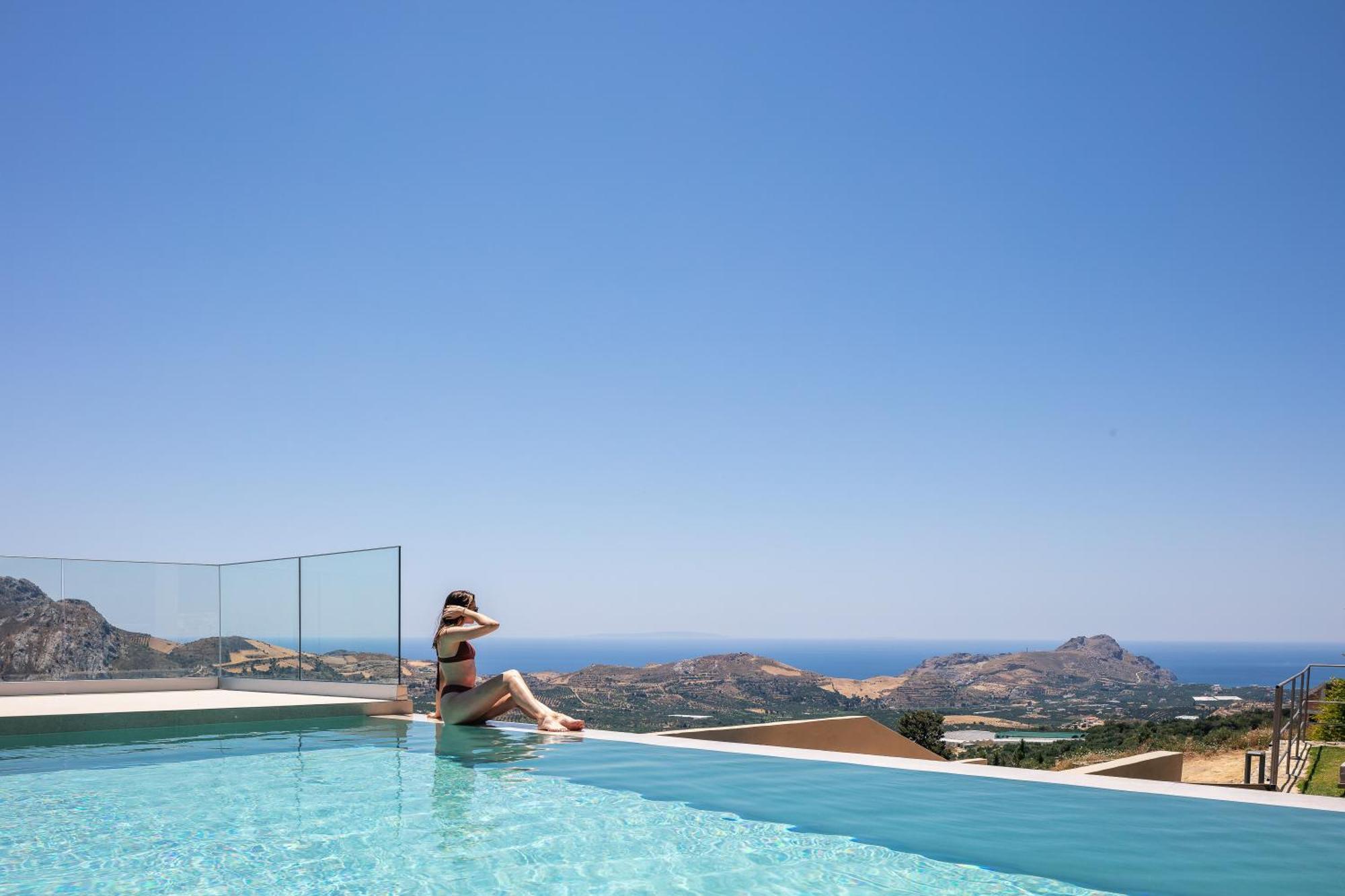 Epsilon Villa, Private Swimming Pool Garden, Panoramic Sunset *